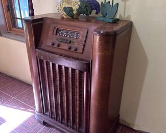 Vintage Philco Radio and turn table