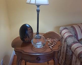 Pair of Vintage French Style End Tables (1 of 2)