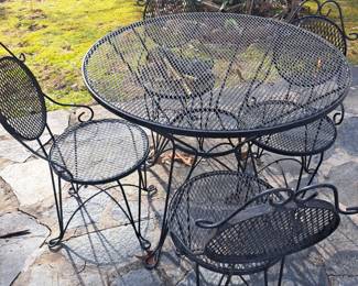 Vintage Iron Patio Bistro Table w/4 Chairs