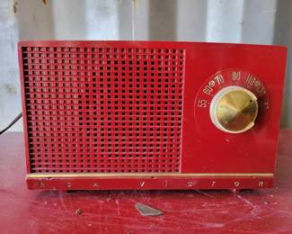 #15034 • Vintage RCA Victor Radio
