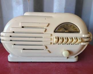 #15014 • Vintage Belmont Radio
