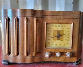 #15046 • Vintage Meters Radio
