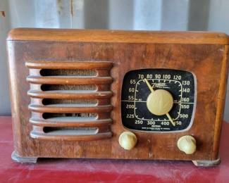 #15022 • Vintage Zenith Radio
