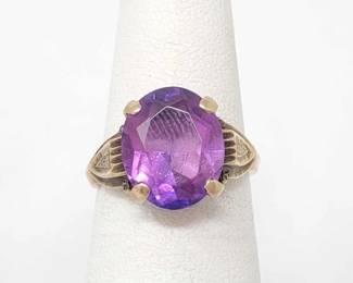 #826 • 10k Gold Ring With Sapphire
