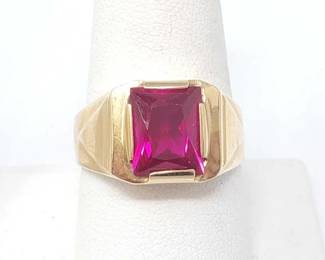 #744 • 14k Gold Ring with Sapphire, 6g
