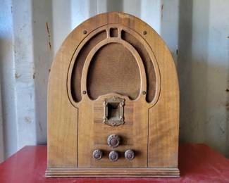 #15026 • Vintage Philco Radio
