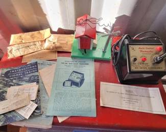 #15084 • Vintage Multi-Control "Trainmaster" & Automatic Gateman
