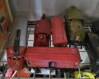 #15086 • 5 Linol Lines and Ives Railroad Modle Trains
