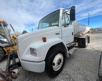 #150 • 1999 Freightliner FL70
