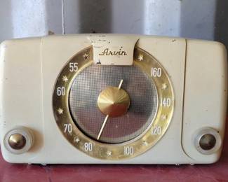 #15016 • Vintage Arvin Radio
