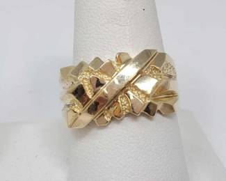 #724 • 14k Gold Ring, 10g
