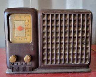 #15032 • Vintage Silvertone Radio
