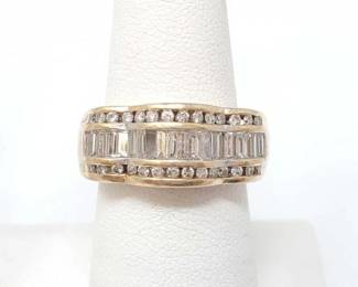 #808 • 14k Gold Ring with Diamonds
