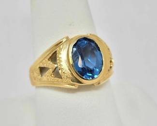#772 • 14k Gold Topaz Center Ring, 6g
