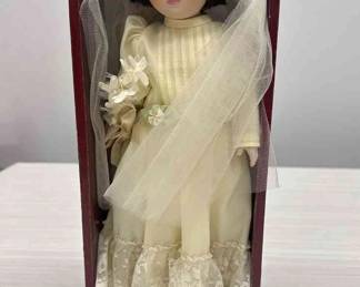 The Danbury Mint Betsy, A Bride Of The Flapper. Porcelain Doll.