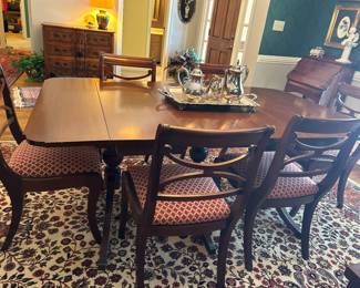 Vintage table with extra leaves and 6 chairs