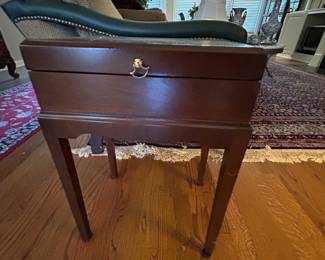 Beautiful little side table /box with hinges