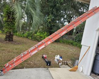 28' fiberglass extension ladder