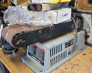 Delta sander
