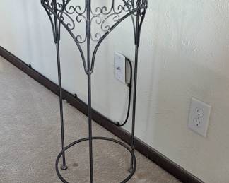 Plant Stands, Pots, Baskets