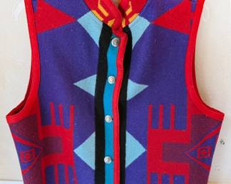 Women's clothing sizes ranging from petite 2-12, brands from Chicos, Pendleton, Brooks Brothers, DKNY, Eddie Bauer, JG Hook, Saks 5th Ave, Talbots, The Villager
Curated clothing from the late 1980s to 2010s
Purses
Scarves and accessories
Women's shoes sizes 6, 6.5, 7
