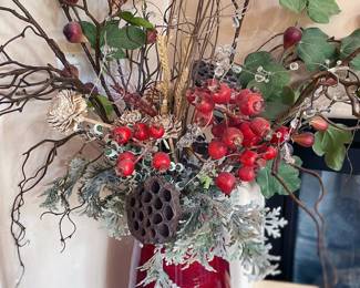 Vases, dried and silk flowers