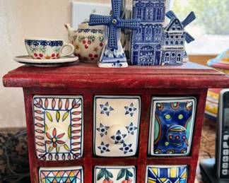 Miniatures from the Netherlands, Europe, and North America. Mexican pottery