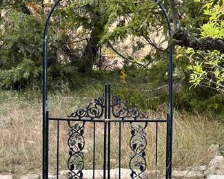 $390~ OBO~ ORNATE METAL ARCHITECTURAL GARDEN ENTRY GATE 