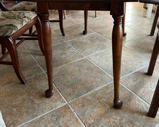 $475~ GORGEOUS IMMACULATELY MAINTAINED ANTIQUE DROP LEAF TABLE  41'WIDE X 29 1/2 HEIGHT / 60' WIDE FULLY EXTENDED X 29 1/2 HT 