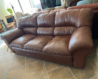 $850~ ITALIAN LEATHER SOFA 91" LENGTH 