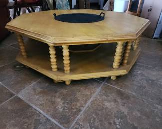 $525~ OBO - RARE MID CENTURY MODERN ETHAN ALLEN HEXAGON SPINDLE NUTMEG MAPLE COFFEE TABLE WITH UNIQUE  INSET SERVING TRAY 