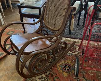 $225~EXQUISITE ANTIQUE  RATTAN BENTWOOD ROCKER THONET STYLE . WOODEN SEAT WICKER BACK