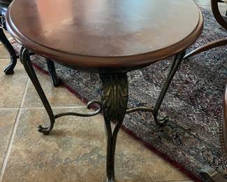 $265~ROUND WOODEN TOP WITH METAL  BASE PARLOR TABLE 23 1/2 DIAMETER X 25 1/2HT 
