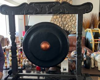 $225~ INDONESIAN GAMELAN GONG WITH STAND & MALLET. THE GONG IS ONE OF AWIDE VARIETY OF METAL PERCUSSION INSTRUMENTS AND WIDELY USED IN ASIA 