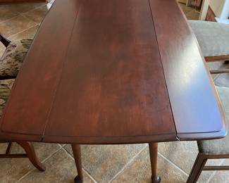 $475~ GORGEOUS IMMACULATELY MAINTAINED ANTIQUE DROP LEAF TABLE  41'WIDE X 29 1/2 HEIGHT / 60' WIDE FULLY EXTENDED X 29 1/2 HT 