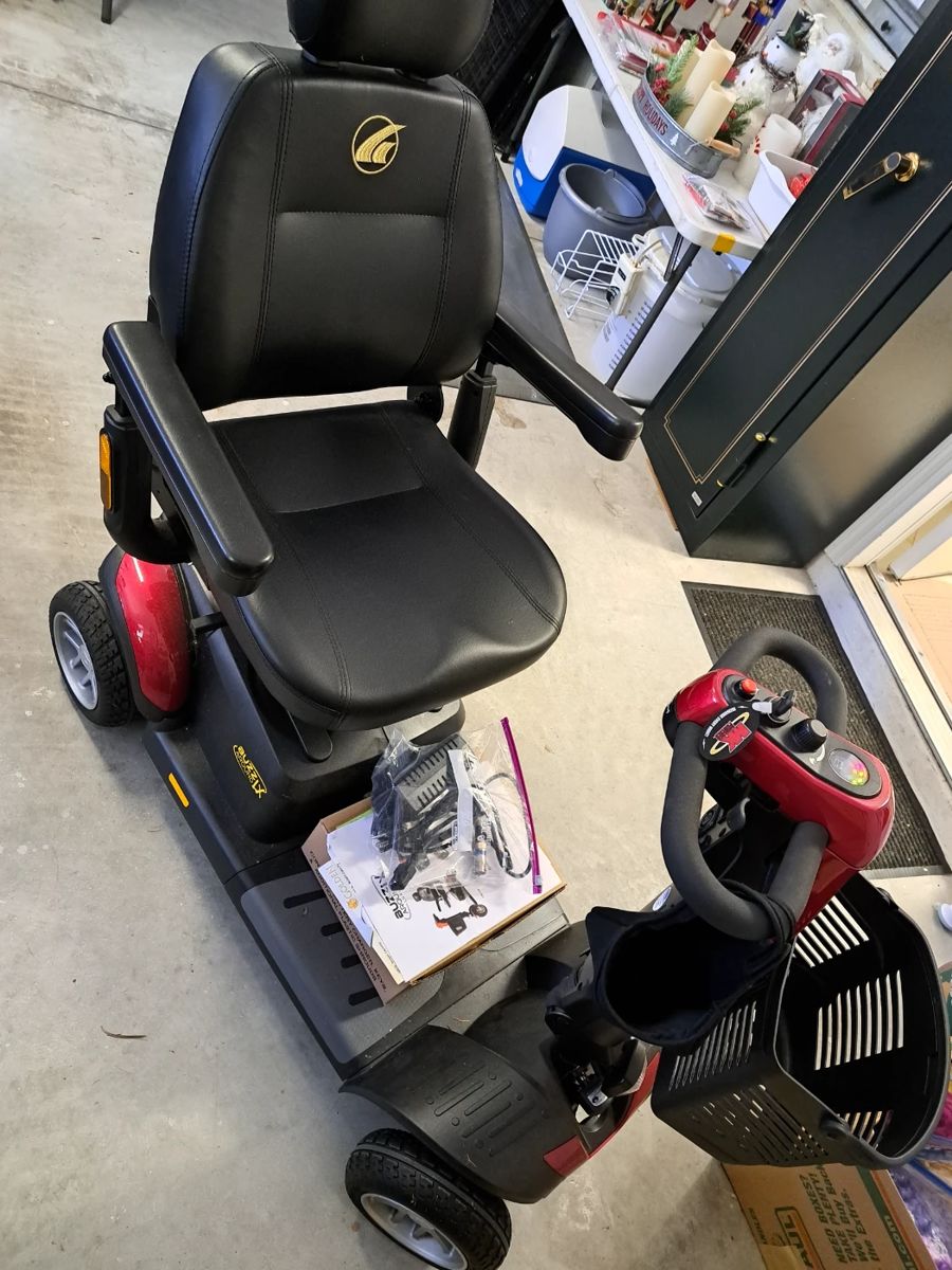 60 OFF on Sunday Estate Sale in Tavares starts on 1/26/2024