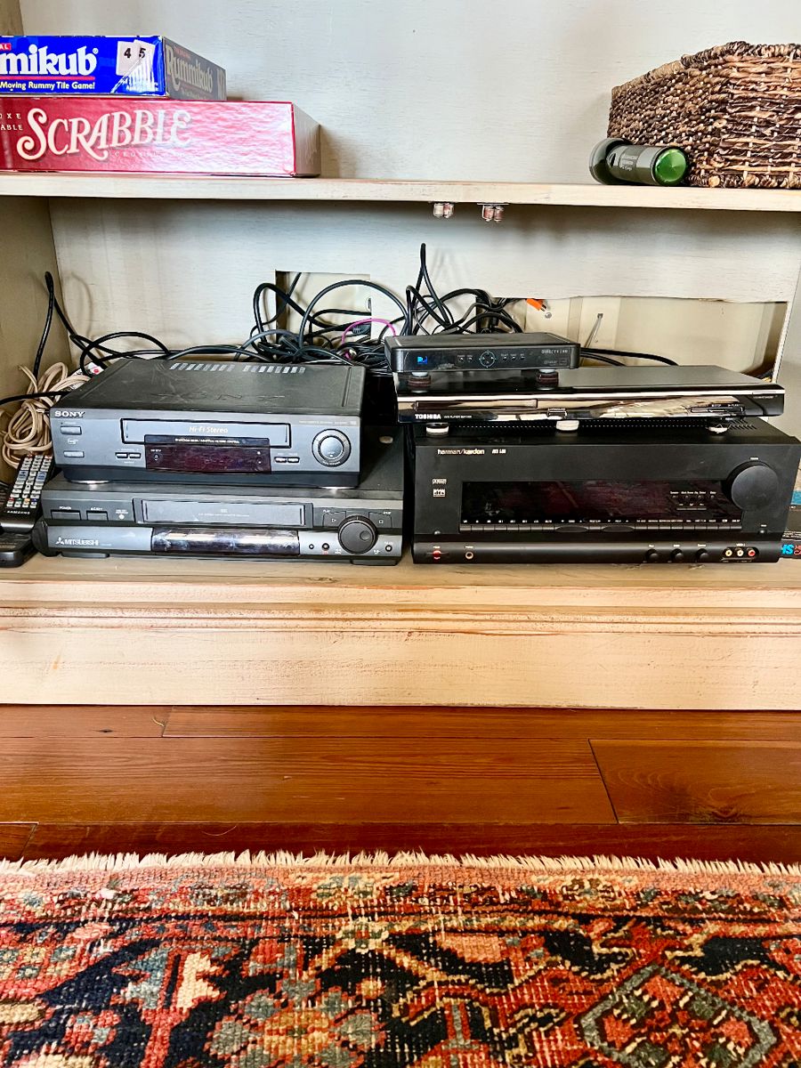 Donna Davis Estate Sales, LLC 2550 Off!... starts on 1/19/2024