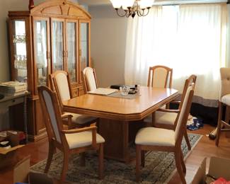 Light oak dining room set for 6