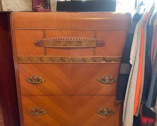 1920's Art Deco Dresser with Triangle Pattern