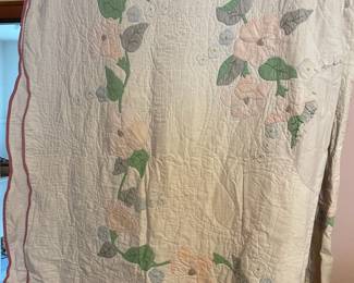 White/Floral Applique Quilt