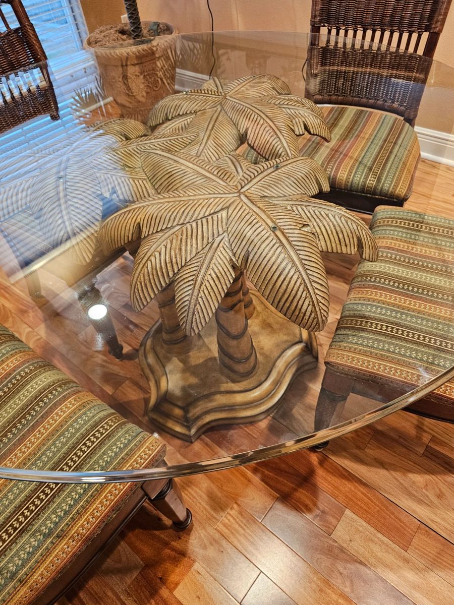 Great Palm Tree Table with Chairs
