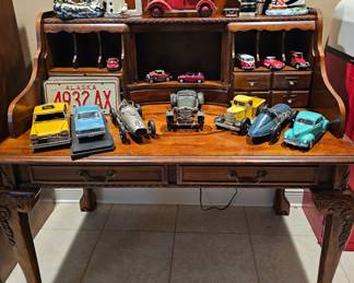 Very nice Desk with inlay on the top
