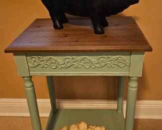 Small End Table. TEXT ME FOR PRE SALE AS PER USUAL