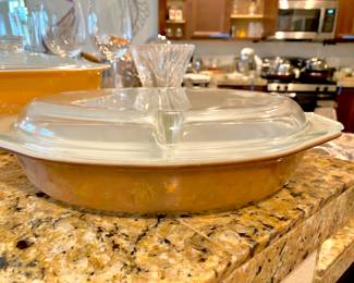 PYREX Early American - 1-1/2 Qt Divided Casserole Baking Dish with Lid