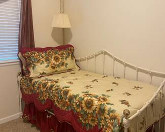 White Metal/Brass Day Bed