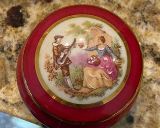 Porcelaine d'Art Limoges France Round Trinket Box