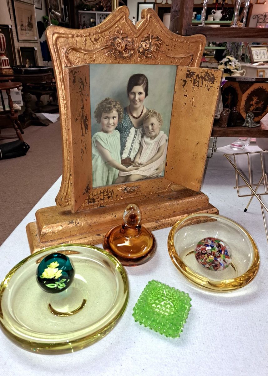 SATURDAY 1/2 OFF ALL REMAINING ITEMS!!
Large 2 Day Estate/ Living Estate Sale. Large selection of antiques, primitives and collectibles.