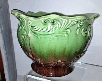 Brush majolica jardiniere