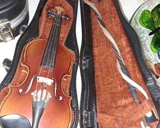Musical instruments. 1/4 Conservarte Etude Replica Antonius Stradivarius violin w/ case