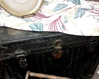 Antique steamer truck w/ glass top